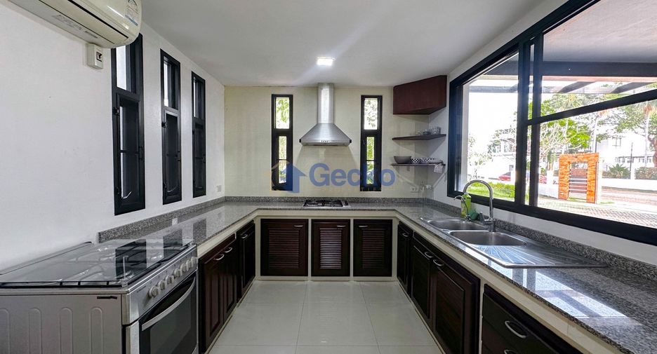 For sale 4 bedrooms house in East Pattaya, Pattaya