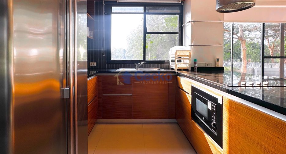 For sale 4 bedrooms house in East Pattaya, Pattaya
