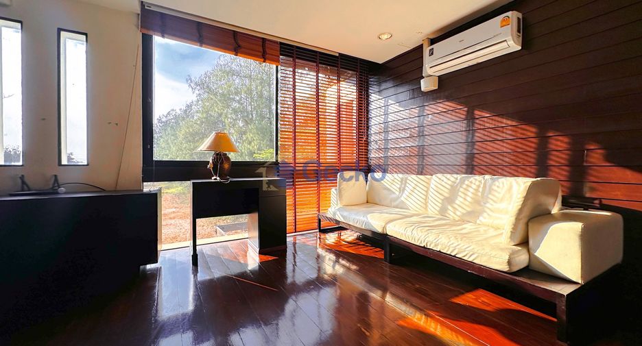 For sale 4 bedrooms house in East Pattaya, Pattaya