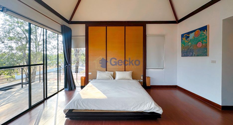 For sale 4 bedrooms house in East Pattaya, Pattaya