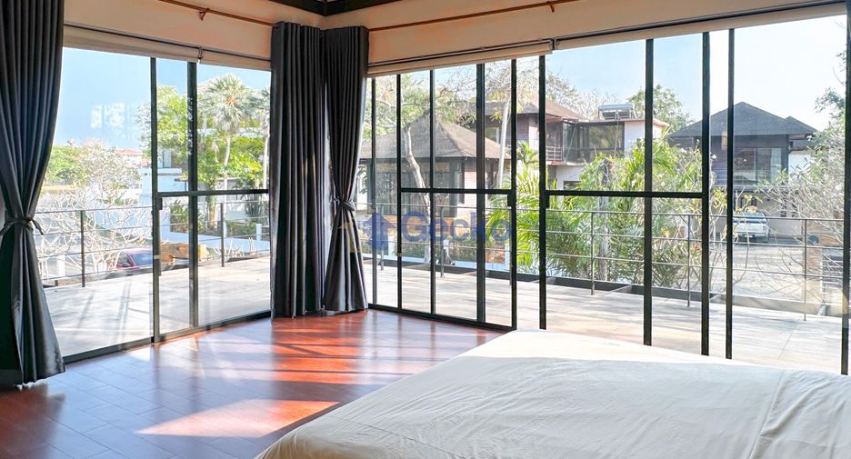 For sale 4 bedrooms house in East Pattaya, Pattaya