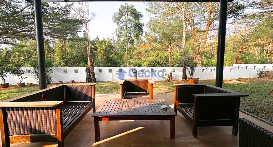 For sale 4 bedrooms house in East Pattaya, Pattaya