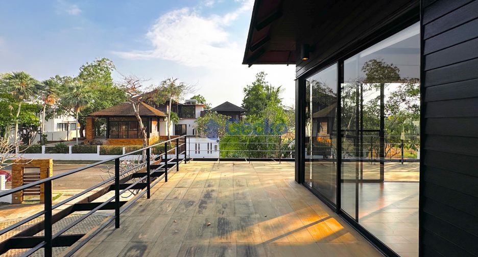 For sale 4 bedrooms house in East Pattaya, Pattaya