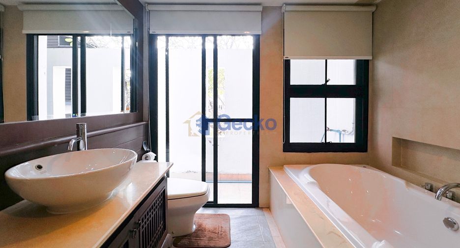For sale 4 bedrooms house in East Pattaya, Pattaya