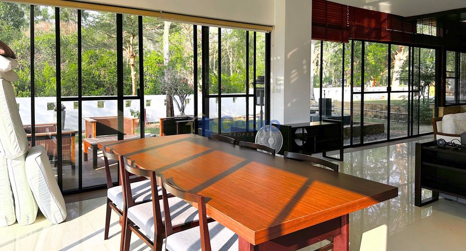 For sale 4 bedrooms house in East Pattaya, Pattaya