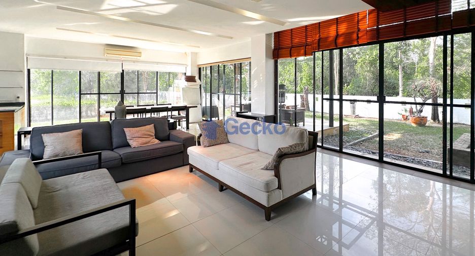 For sale 4 bedrooms house in East Pattaya, Pattaya