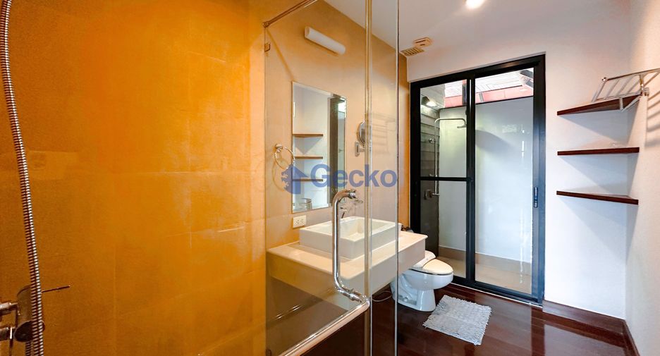 For sale 4 bedrooms house in East Pattaya, Pattaya