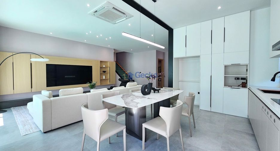 For sale 5 bedrooms house in Jomtien, Pattaya