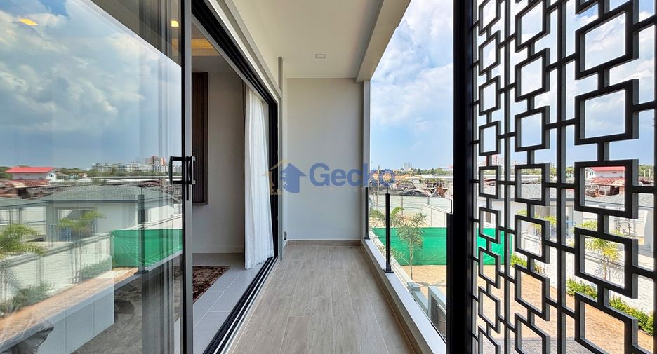 For sale 4 bedrooms house in Jomtien, Pattaya