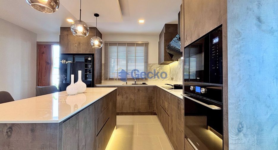 For sale 4 bedrooms house in Jomtien, Pattaya