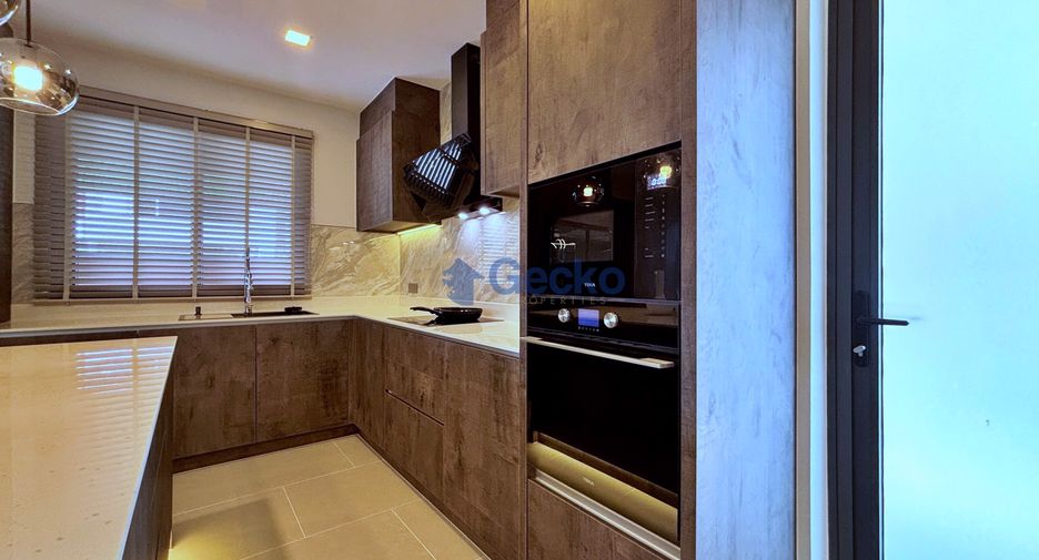 For sale 4 bedrooms house in Jomtien, Pattaya