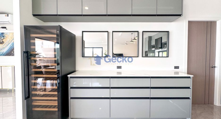 For sale 3 bedrooms house in East Pattaya, Pattaya
