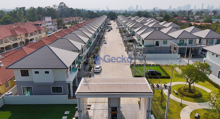 For sale 3 bedrooms house in East Pattaya, Pattaya