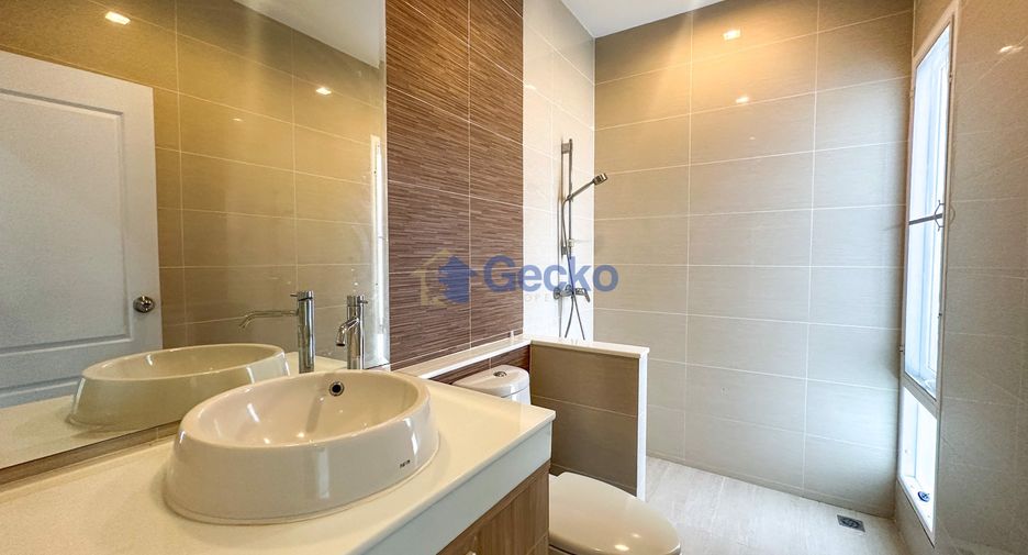 For sale 3 bedrooms house in East Pattaya, Pattaya