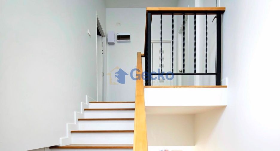 For sale 4 bedrooms house in East Pattaya, Pattaya