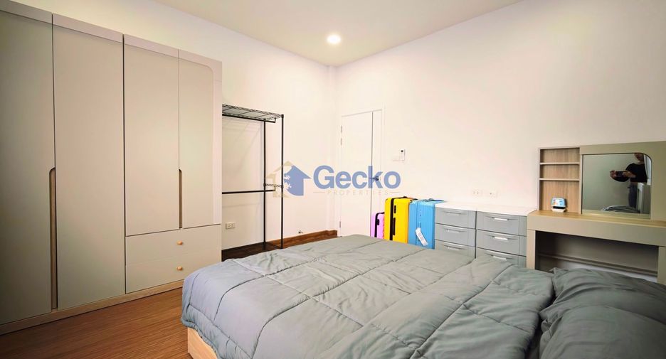 For sale 4 bedrooms house in East Pattaya, Pattaya