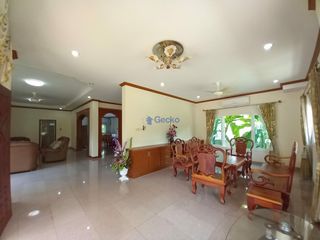 Casa en venta de 6 habitaciones en Bang Lamung, Chonburi