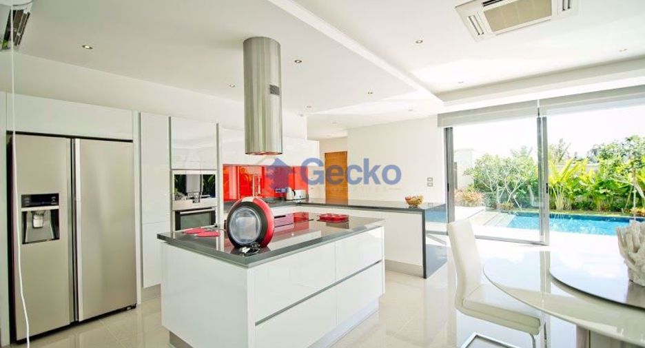 Casa en alquiler y en venta de 4 habitaciones en Bang Lamung, Chonburi