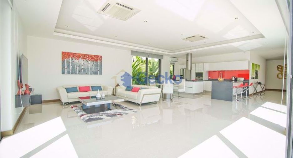 Casa en alquiler y en venta de 4 habitaciones en Bang Lamung, Chonburi