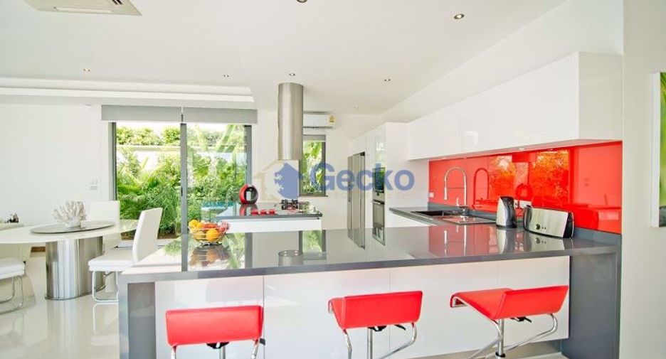Casa en alquiler y en venta de 4 habitaciones en Bang Lamung, Chonburi