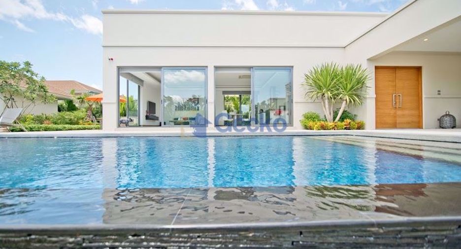 Casa en alquiler y en venta de 4 habitaciones en Bang Lamung, Chonburi