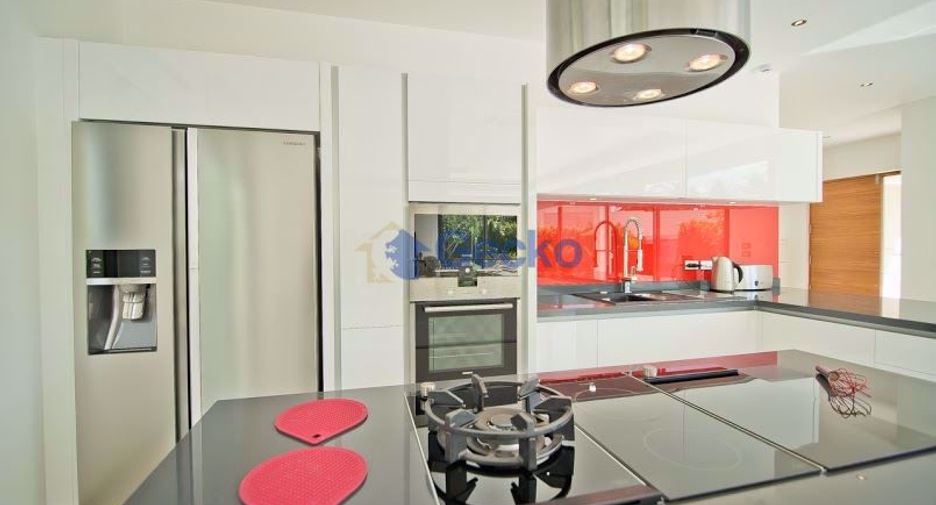 Casa en alquiler y en venta de 4 habitaciones en Bang Lamung, Chonburi
