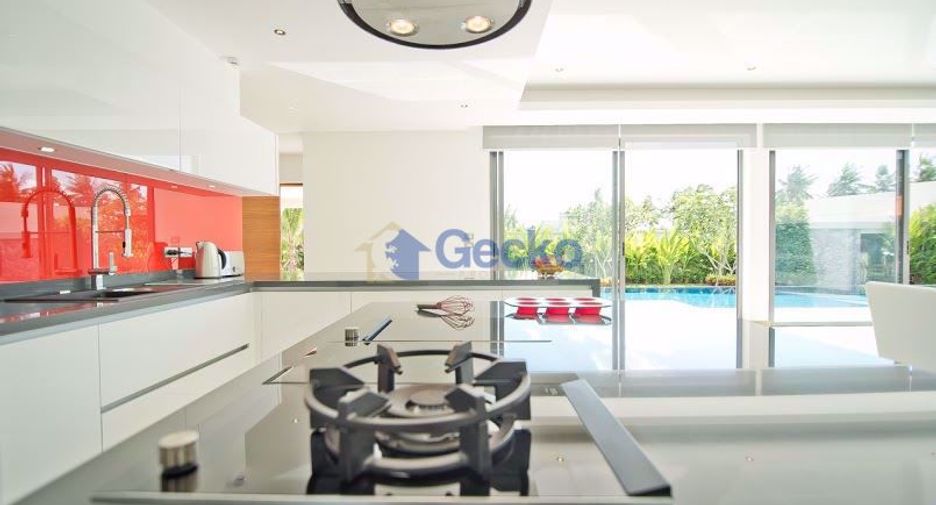 Casa en alquiler y en venta de 4 habitaciones en Bang Lamung, Chonburi