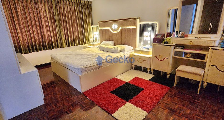 For rent 3 bedrooms condo in Jomtien, Pattaya