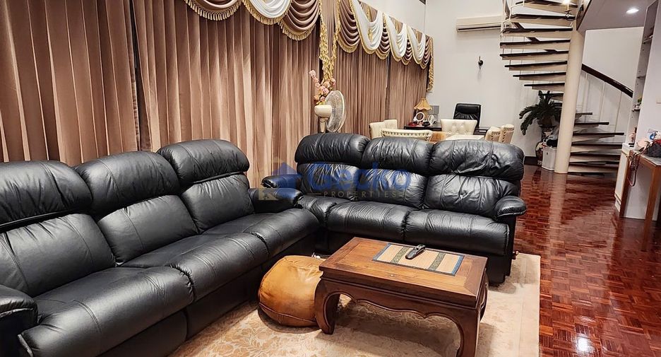 For rent 3 bedrooms condo in Jomtien, Pattaya