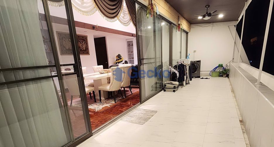 For rent 3 bedrooms condo in Jomtien, Pattaya