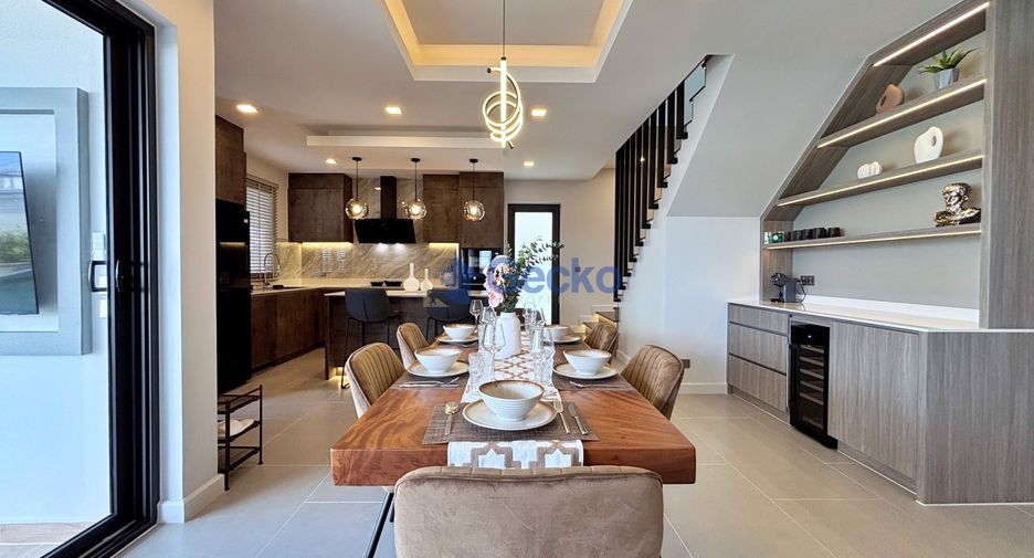 For sale 5 bedrooms house in Jomtien, Pattaya