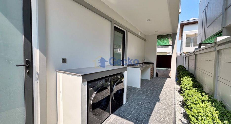 For sale 5 bedrooms house in Jomtien, Pattaya