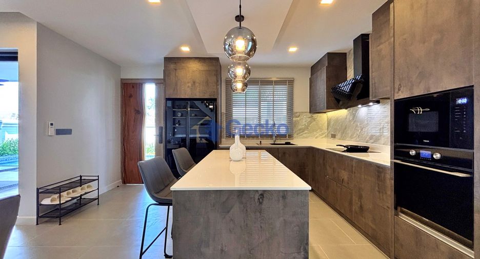 For sale 5 bedrooms house in Jomtien, Pattaya