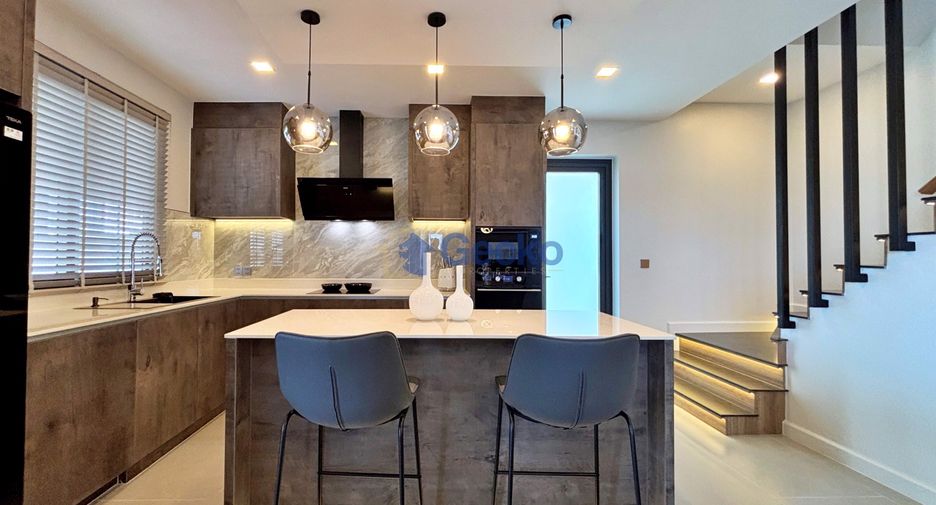 For sale 5 bedrooms house in Jomtien, Pattaya