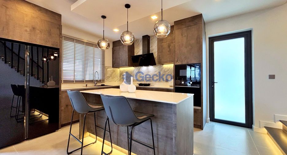 For sale 5 bedrooms house in Jomtien, Pattaya