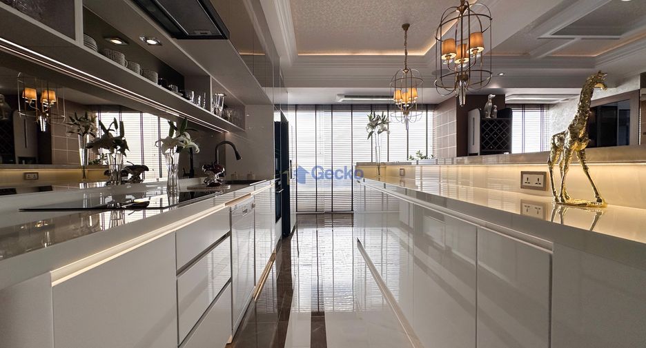 For sale 3 bedrooms condo in Jomtien, Pattaya