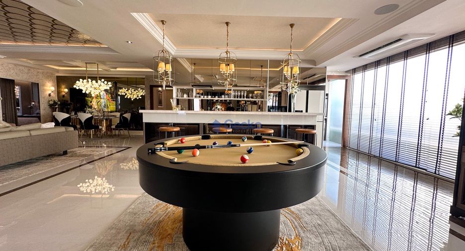 For sale 3 bedrooms condo in Jomtien, Pattaya