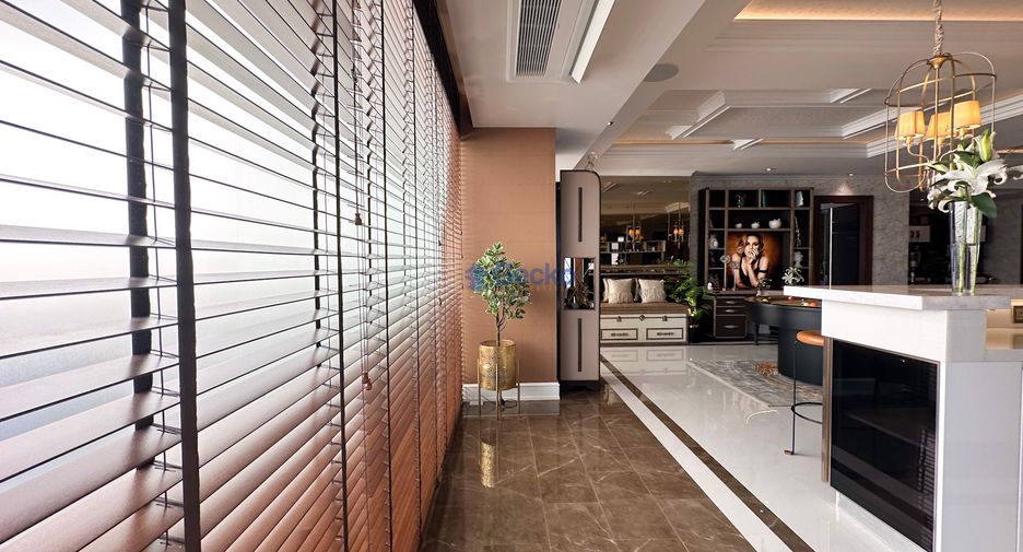 For sale 3 bedrooms condo in Jomtien, Pattaya