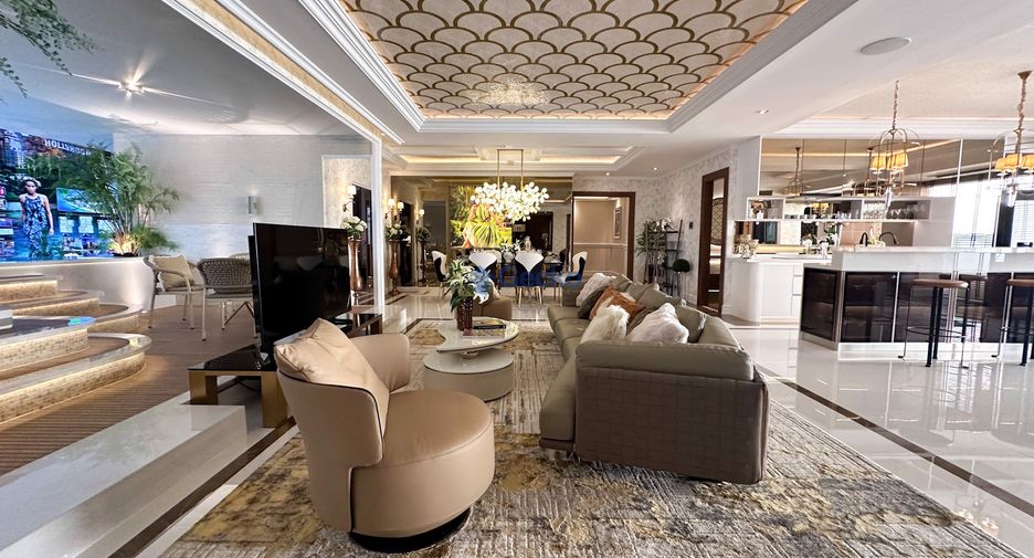 For sale 3 bedrooms condo in Jomtien, Pattaya