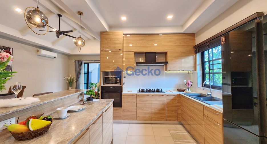 For sale 4 bedrooms house in Bang Lamung, Chonburi