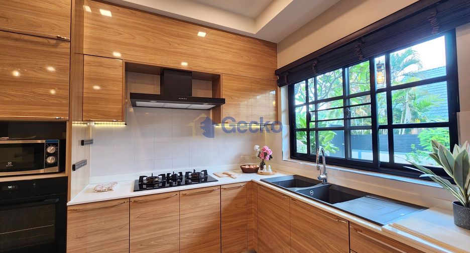 For sale 4 bedrooms house in Bang Lamung, Chonburi