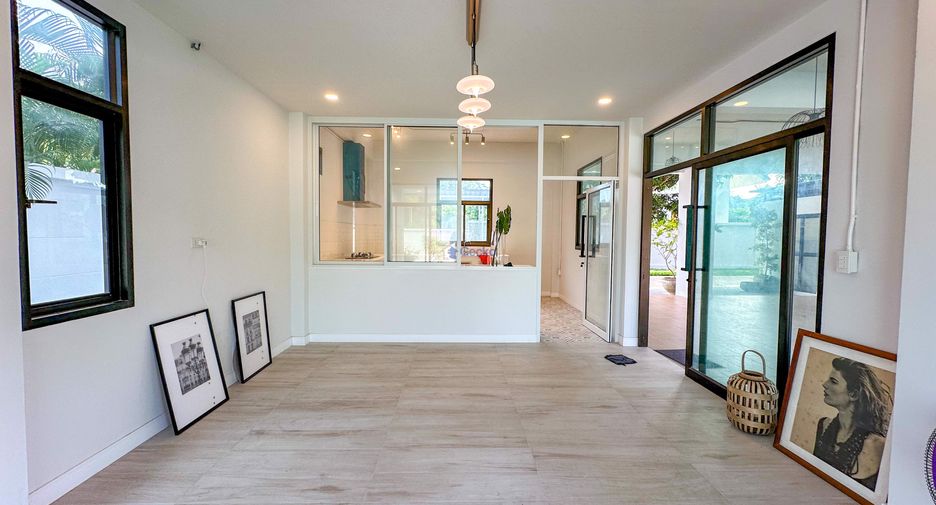 Haus zum Kauf mit 4 Zimmer in Sattahip, Chonburi