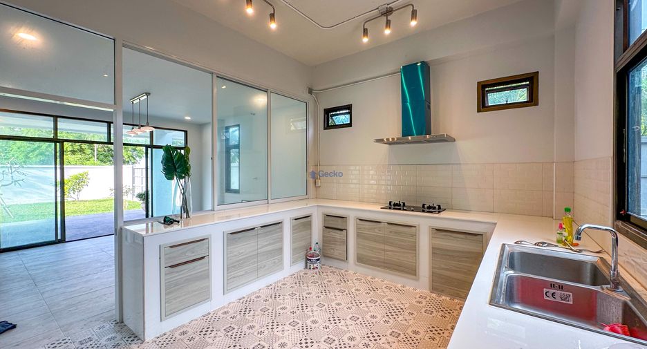 Haus zum Kauf mit 4 Zimmer in Sattahip, Chonburi