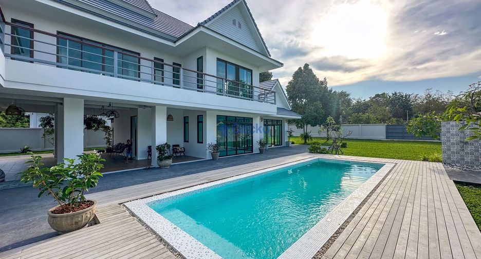 Haus zum Kauf mit 4 Zimmer in Sattahip, Chonburi