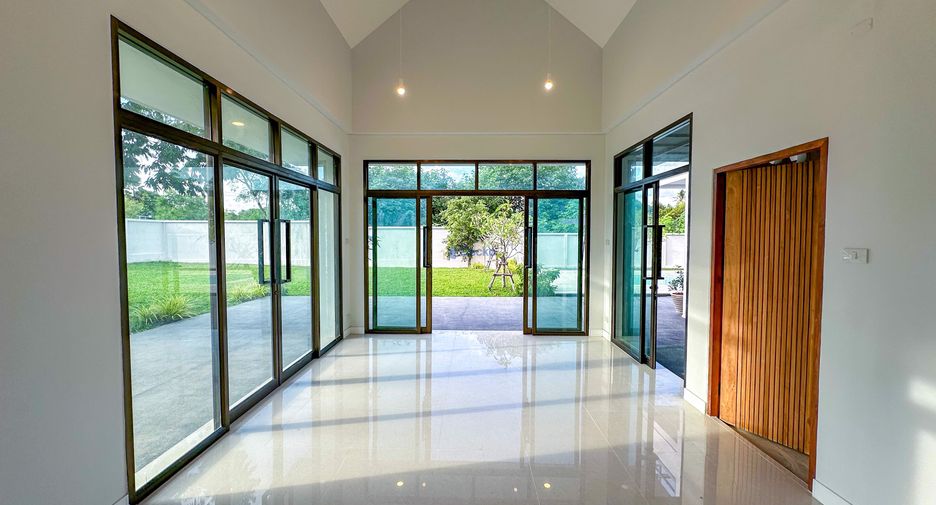 Haus zum Kauf mit 4 Zimmer in Sattahip, Chonburi