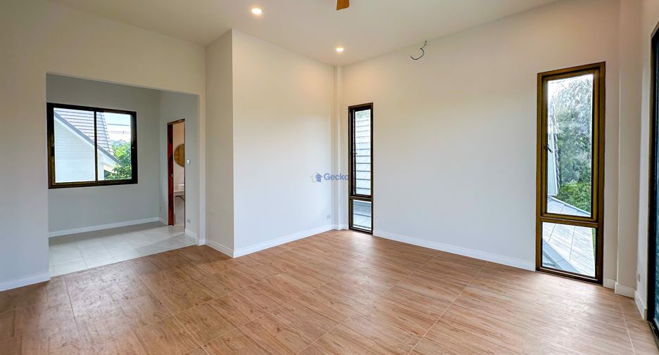 Haus zum Kauf mit 4 Zimmer in Sattahip, Chonburi