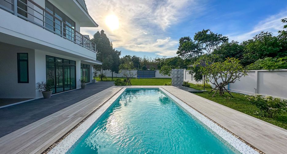 Haus zum Kauf mit 4 Zimmer in Sattahip, Chonburi