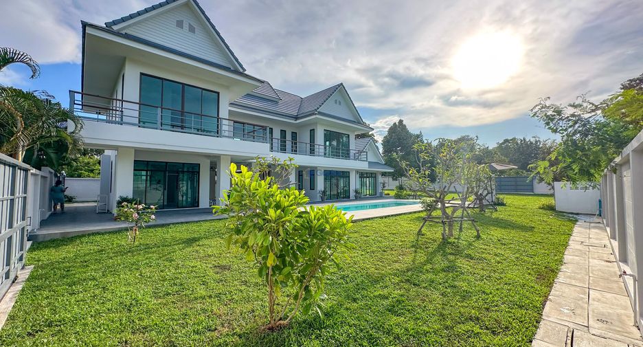 Haus zum Kauf mit 4 Zimmer in Sattahip, Chonburi