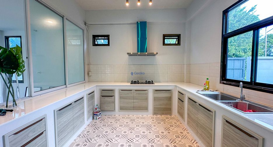 Haus zum Kauf mit 4 Zimmer in Sattahip, Chonburi