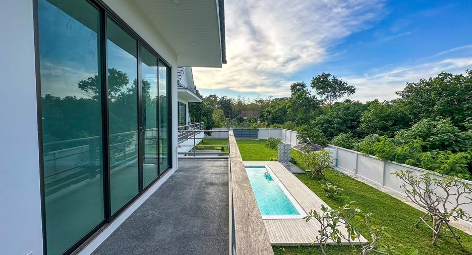 Haus zum Kauf mit 4 Zimmer in Sattahip, Chonburi